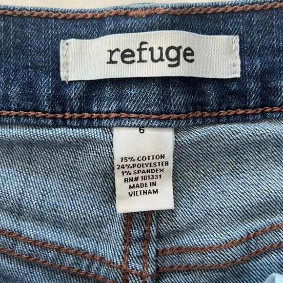 Jean Shorts - Picture 3 of 3